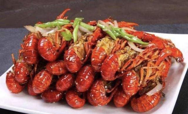 小龙虾头部到底是虾黄还是虾屎？