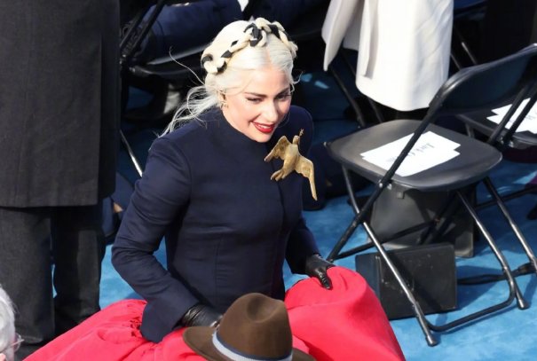 你如何评价lady gaga在第64届格莱美奖上的表演？