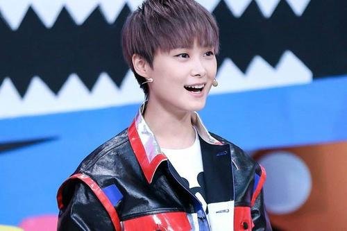 周笔畅和李宇春哪一个更好的驾驭了中性的发型?