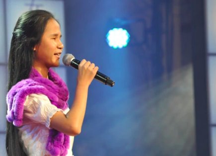 盲人董丽娜是中央电视台的播音员么