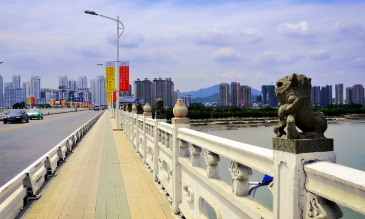 泉州一对情侣喝农药相拥跳河溺亡,两个人为何要选择这条不归路?