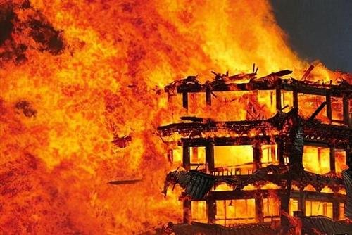 大连一市场发生火灾致8死,谁该为这起火灾事故负责?