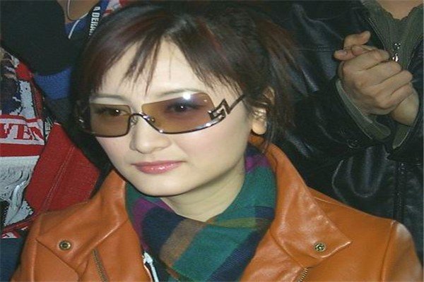 45岁被称为“狐狸精”的虞梦,低调嫁大10岁央视主持,现在她过得怎么样?