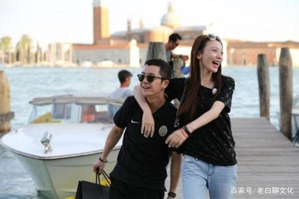 雷佳音回应搂抱美女:正常行为!异性朋友搂抱,真的正常吗?