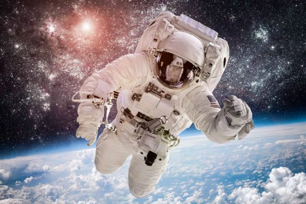 航天员尿液提纯后可变饮用水,他们在太空是如何上厕所的?