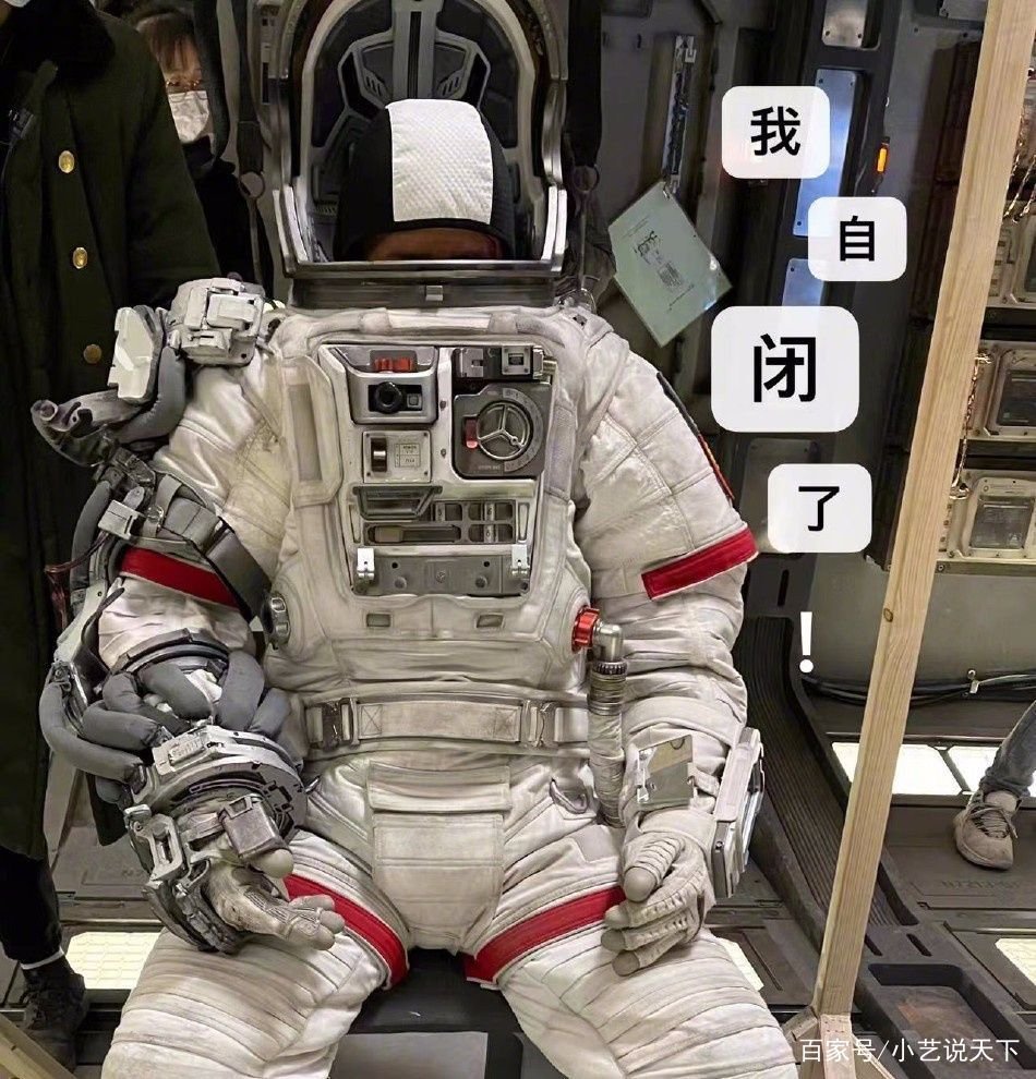 吴京再晒《流浪地球2》剧照,他在片场的状态如何?