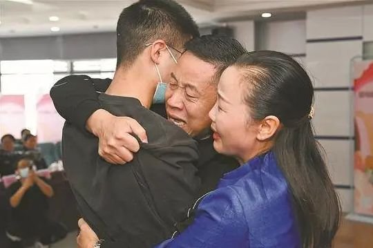 孙卓养母为何将孙卓的户口落户在了黑龙江?