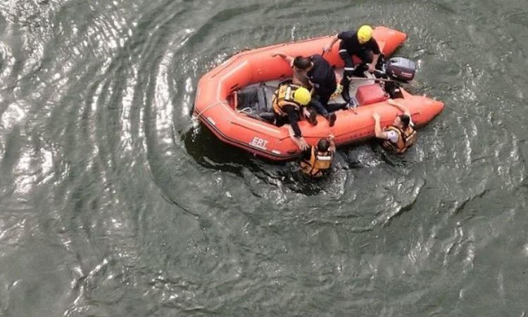 泉州一对情侣喝农药相拥跳河溺亡,两个人为何要选择这条不归路?
