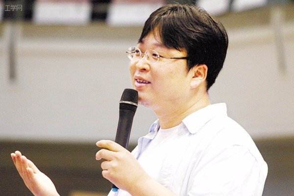 罗永浩曾经创办了红火的“牛博网”,为何只存活2年就关门大吉?