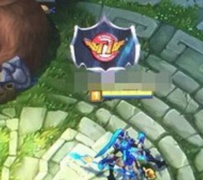 怎么在英雄联盟游戏中显示战队图标？