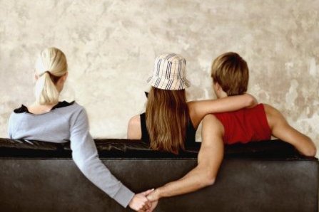 为什么已婚男人爱上了别人,却不愿意和原配离婚?