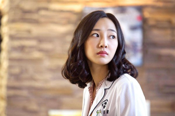 白百何曾因和张爱朋同游泰国陷入舆论风暴,为何最后却和张爱朋分道扬镳?