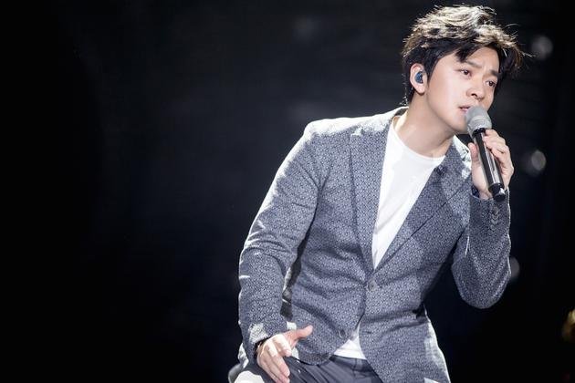 如何评价李健在歌手上唱的《十点半的地铁》?