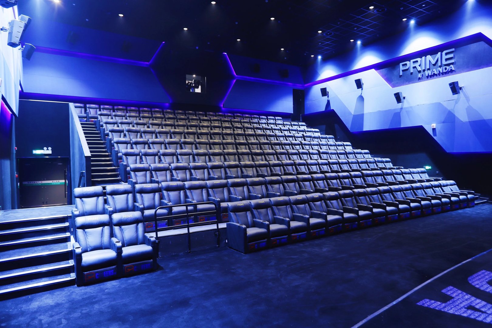 万达电影半年净亏损5.81亿,万达电影近半年为何会急剧下滑?