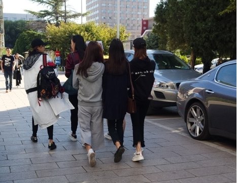 网友在哪里偶遇关晓彤？