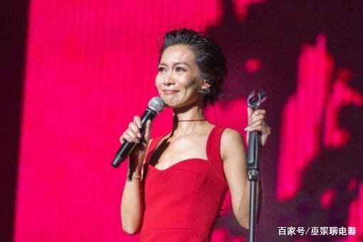 被遗忘的“英皇一姐”,因为和谢霆锋分手淡出歌坛,赵学而如今过得怎样?