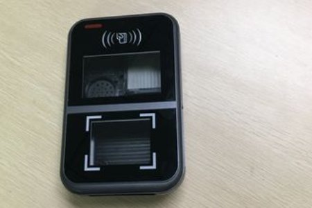 老人坐公交不刷卡掌掴女司机!这位老人这么做合法吗?