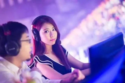 英雄联盟女解说中Miss和小苍谁更厉害？