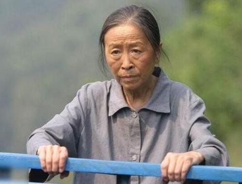 丑娘张少华因病去世,晚年饱受病痛折磨长达10年,她究竟患了什么病?