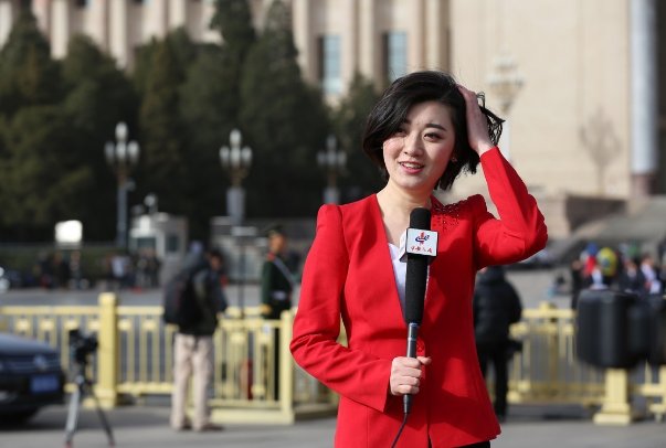 上海女记者采访小区群租遭大爷殴打,她该如何维权?