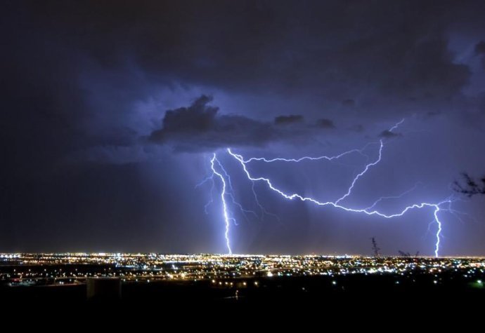 格鲁吉亚550只羊吃草时被雷瞬间劈死,这究竟是怎么回事?