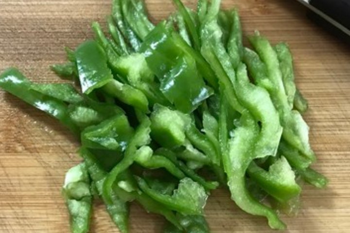 木耳炒肉的做法