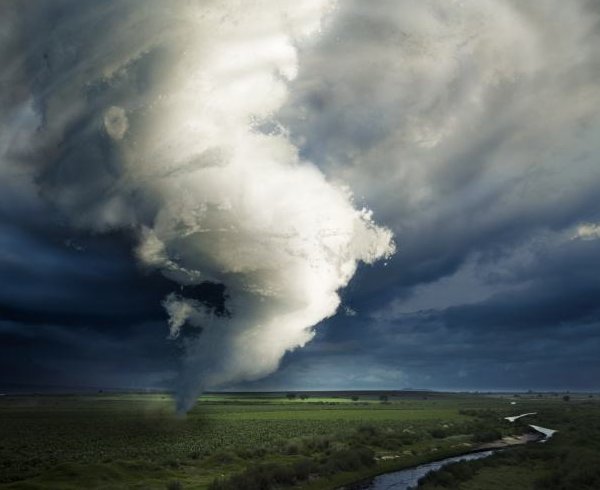 武汉遭遇9级龙卷风已致6死218伤,对当地的经济造成了多大的损失?