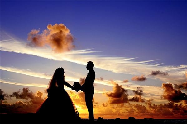 河北一新人结婚舅舅出手豪气,当场给房本送1套房,这一礼物有何特别之处?