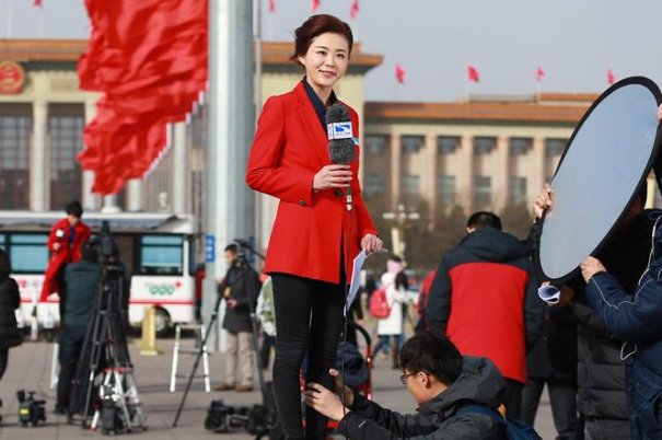 上海女记者采访小区群租遭大爷殴打,她该如何维权?