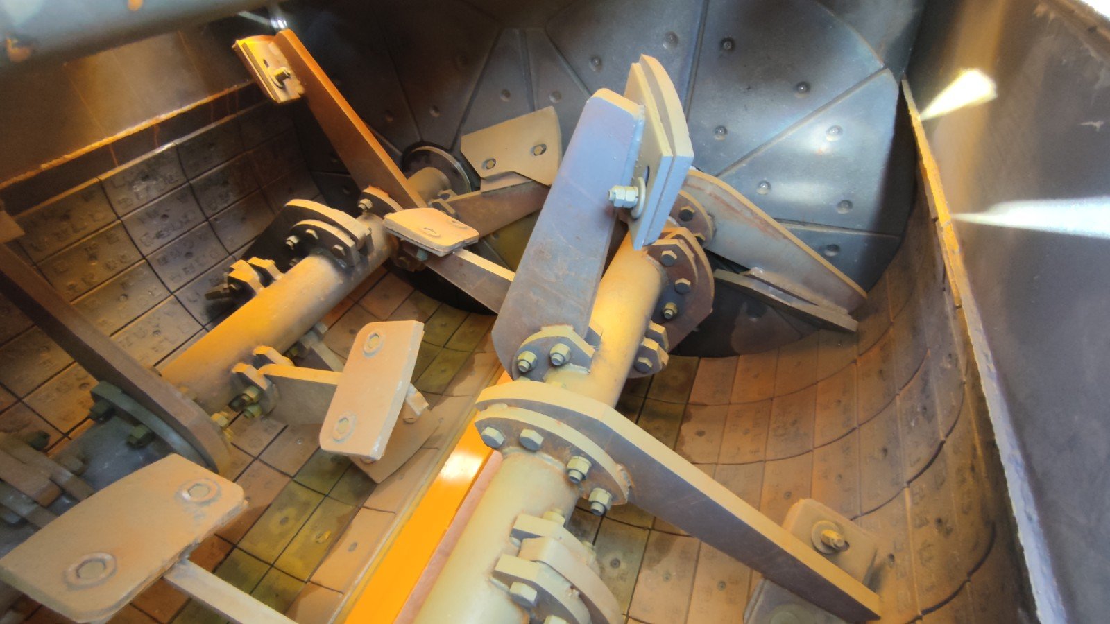 立轴行星搅拌机和双卧轴搅拌机有什么区别？哪个更好用？