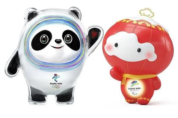 羽生结弦和冰墩墩合照笑容灿烂,为何运动员都抵挡不住冰墩墩的魅力?