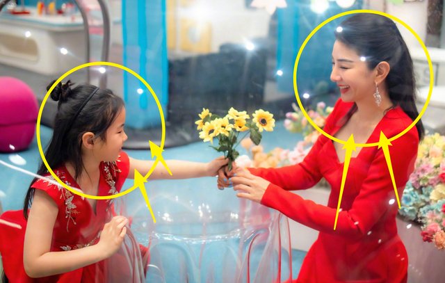 黄奕为女儿庆生，她们的生活过的如何？