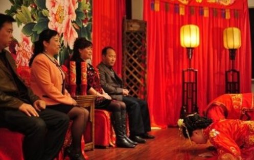 陕西新人结婚当天出现小龙卷风,网友们是如何评价的?