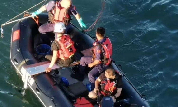 泉州一对情侣喝农药相拥跳河溺亡,两个人为何要选择这条不归路?