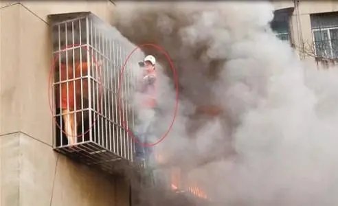 火场救人的武汉快递小哥被公司提拔,公司给其带来了怎样的鼓励?