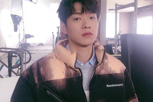 继同戴一顶帽子后,魏大勋杨幂被爆先后入住同一酒店,恋情是否实锤?