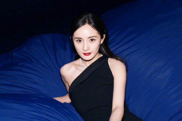 圈里一直说杨幂轧戏，这个传言是怎么来的？