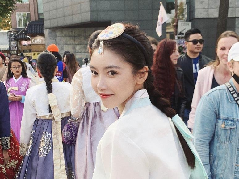 半藏森林接到了腾讯广告引发热议,为何许多网友非常抵制她?