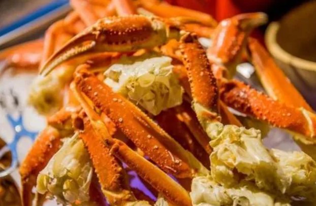 南京一饭店被曝偷换顾客螃蟹,工作人员对此是如何回应的?