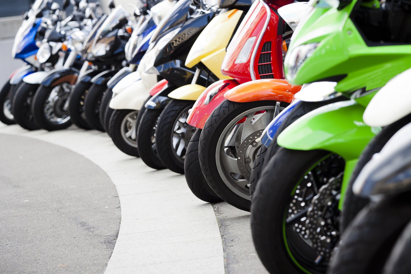 电动摩托车销量猛增,电动摩托车的优势在哪里?