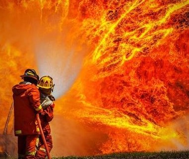 南京火灾离世夫妻留下3个孩子,后续的生活该如何保障?