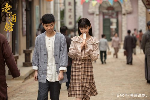 曹梦格在老酒馆中的表现如何？