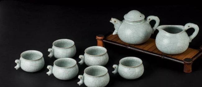 汝窑瓷器都开片吗？