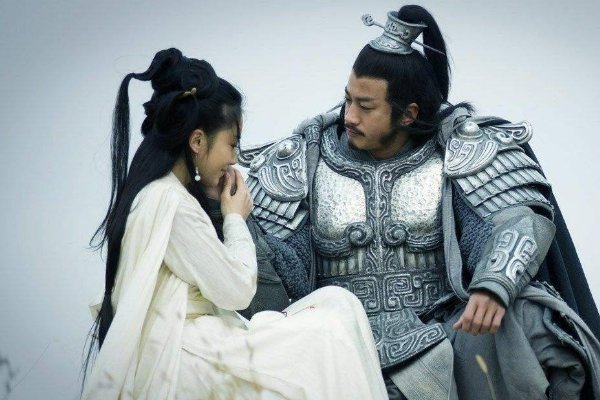 虞姬醉酒和项羽乌江自刎,他们两个人到底谁先死的?