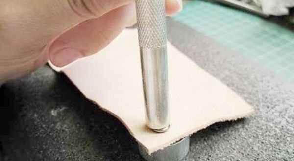 铆钉扇的铆钉应该怎么拆？拆了以后应该怎么装上？