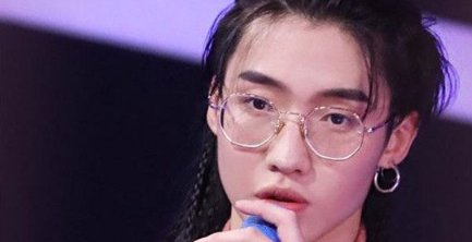 《明日之子》中的邓典的家庭背景怎么样?
