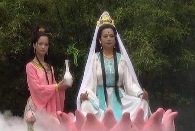 观音菩萨身边有两个小孩,被称为金童玉女,小女孩是什么来头?