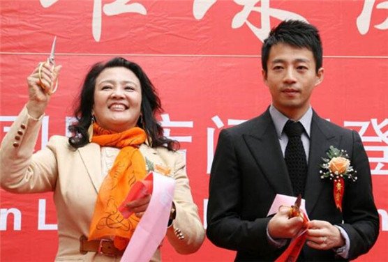 张兰汪小菲母子狂收流量背后还有哪些“生意经”？