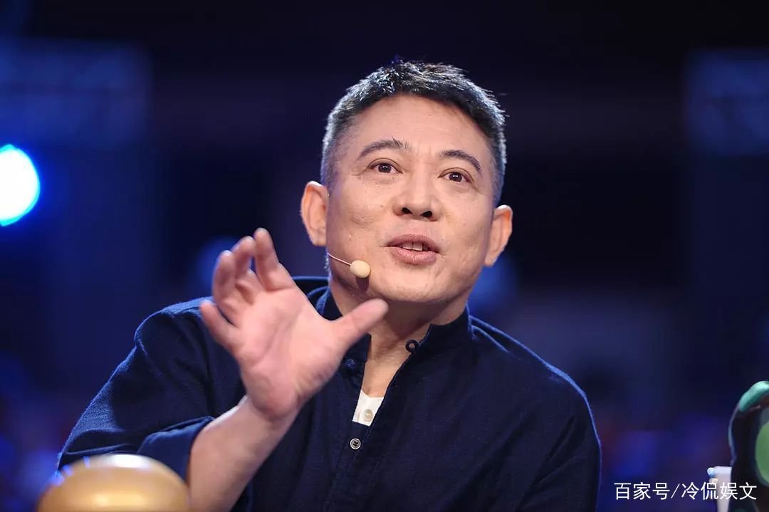 《战狼2》爆红后，李连杰警告吴京：从此夹着尾巴做人，发生了什么事情呢？