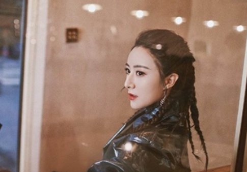 主播薇娅被罚13.41亿元,全网封禁,她以后还能从事该行业吗?